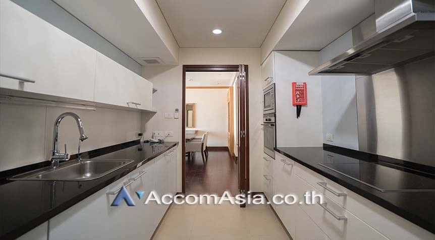 unit 2 Bedrooms  Condominium For Rent in Ploenchit, Bangkok  near BTS Chitlom (1512649)