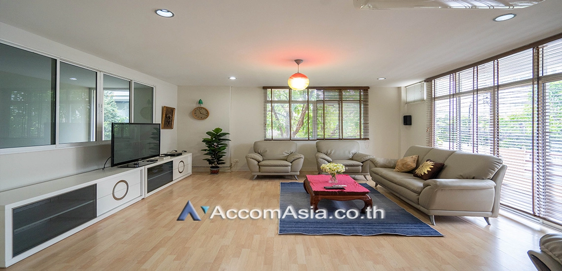  4 Bedrooms  House For Rent in Sukhumvit, Bangkok  near BTS Phrom Phong (2312674)