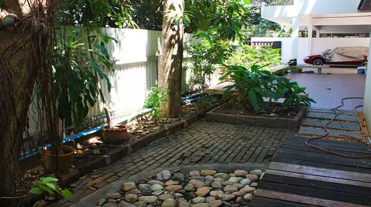 unitPet friendly |  4 Bedrooms  House For Rent & Sale in Sukhumvit, Bangkok  near BTS Phrom Phong (1812697)