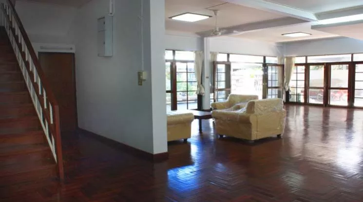 unitPet friendly |  4 Bedrooms  House For Rent & Sale in Sukhumvit, Bangkok  near BTS Phrom Phong (1812697)