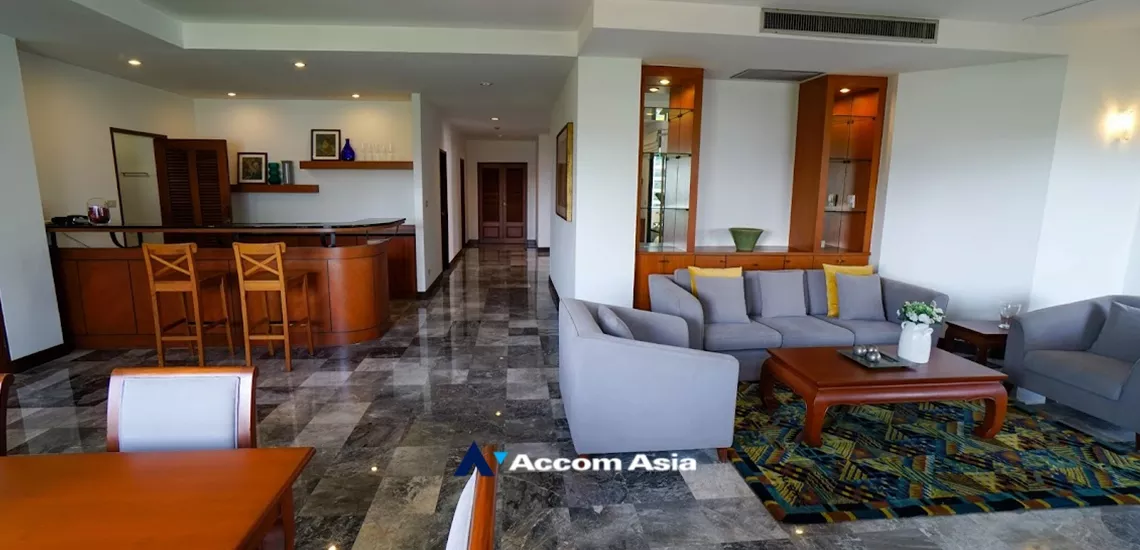  3 Bedrooms  Apartment For Rent in Sukhumvit, Bangkok  near BTS Phrom Phong (1512720)