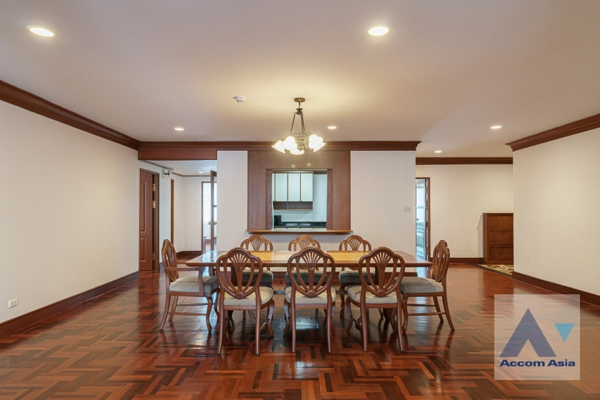 unit 3 Bedrooms  Apartment For Rent in Sukhumvit, Bangkok  near BTS Phrom Phong (1412744)