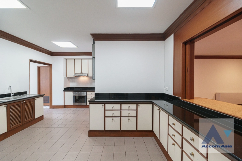 unit 3 Bedrooms  Apartment For Rent in Sukhumvit, Bangkok  near BTS Phrom Phong (1412744)