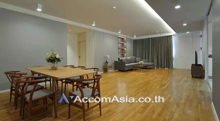 Pet friendly |  High-Rise Serviced Apartment Near The Em District Apartment  3 Bedroom for Rent BTS Phrom Phong in Sukhumvit Bangkok