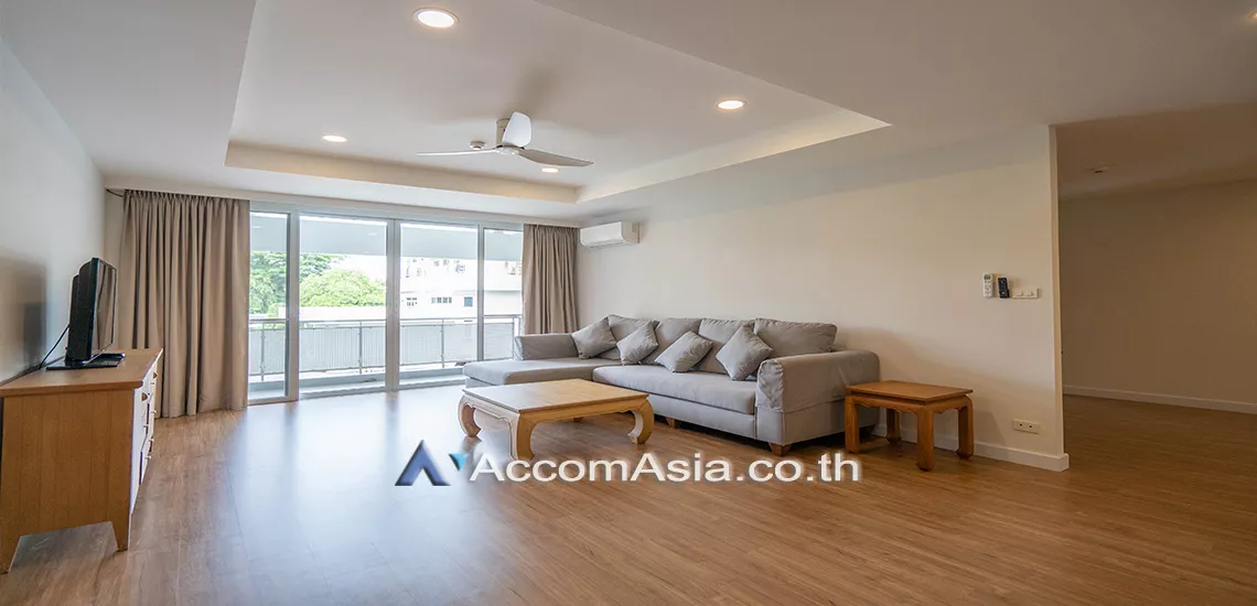 Pet friendly |  Low rise - Cozy Apartment Apartment  3 Bedroom for Rent BTS Chong Nonsi in Sathorn Bangkok