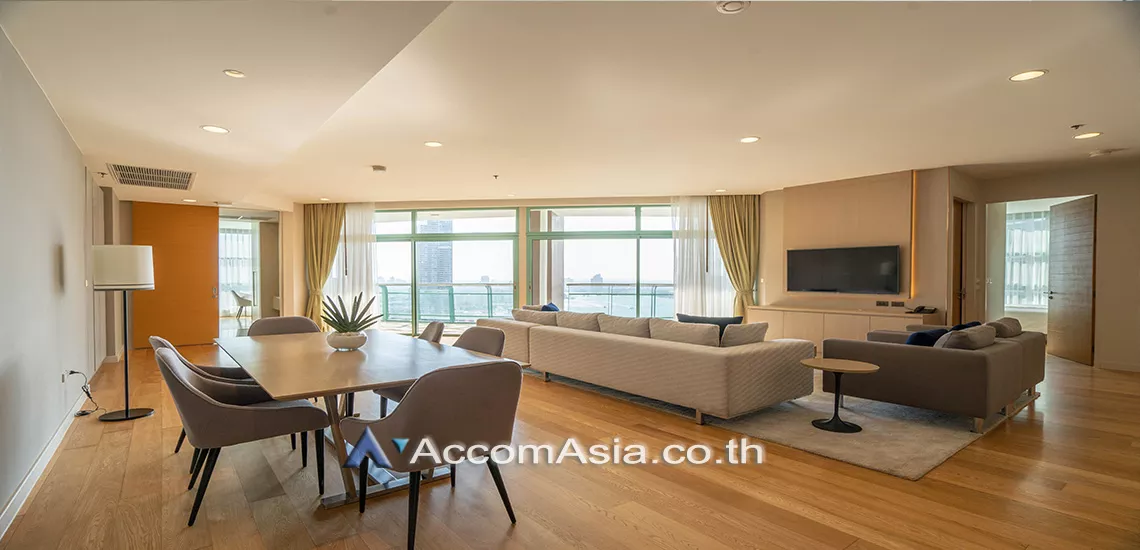  3 Bedrooms  Apartment For Rent in Charoenkrung, Bangkok  (1512818)