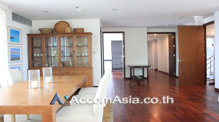 unit 4 Bedrooms  Apartment For Rent in Silom, Bangkok  near BTS Surasak (1412826)