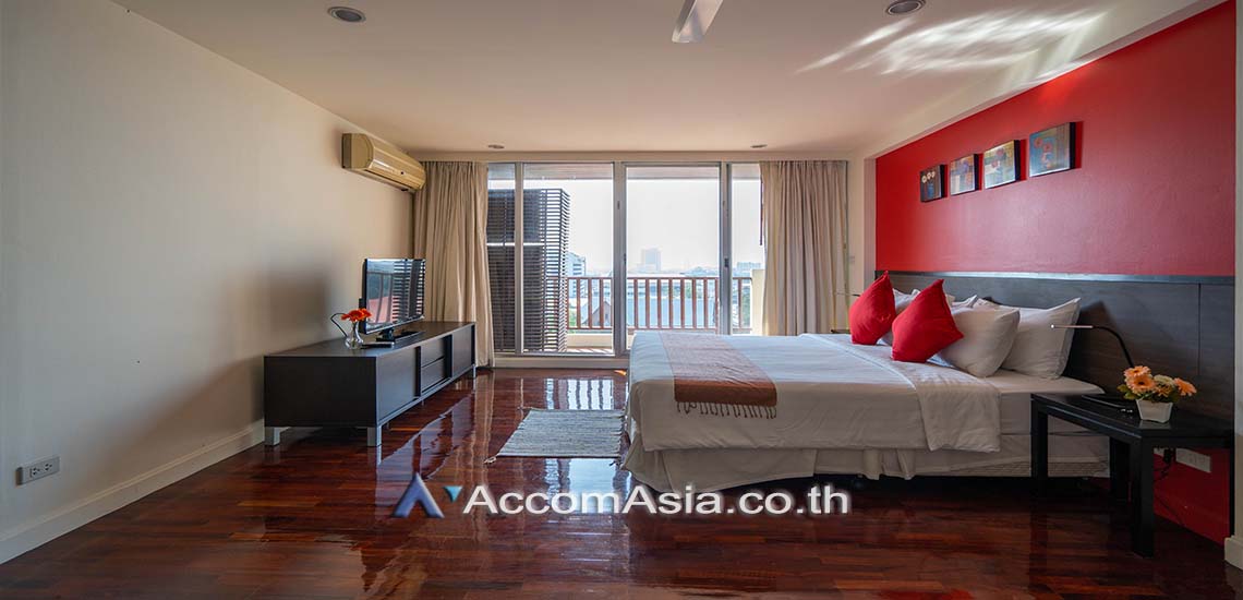 Easy to access BTS Skytrain 3 br Apartment For Rent in Silom, Bangkok