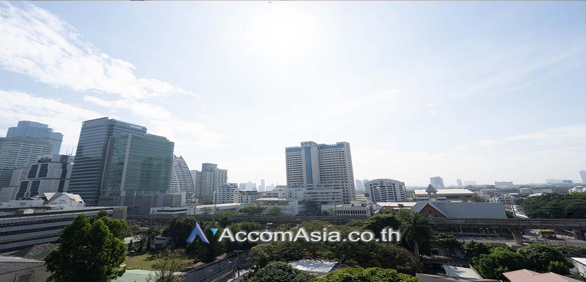 Easy to access BTS Skytrain 3 br Apartment For Rent in Silom, Bangkok