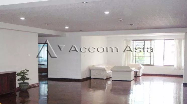  4 Bedrooms  Apartment For Rent in Sukhumvit, Bangkok  near BTS Thong Lo (1412845)