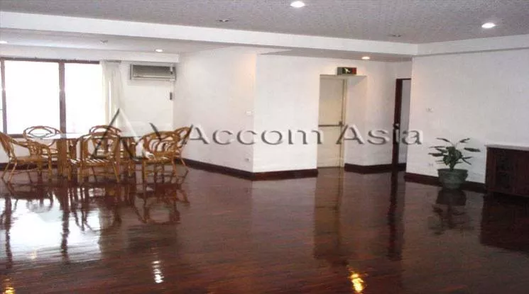 unit 4 Bedrooms  Apartment For Rent in Sukhumvit, Bangkok  near BTS Thong Lo (1412845)