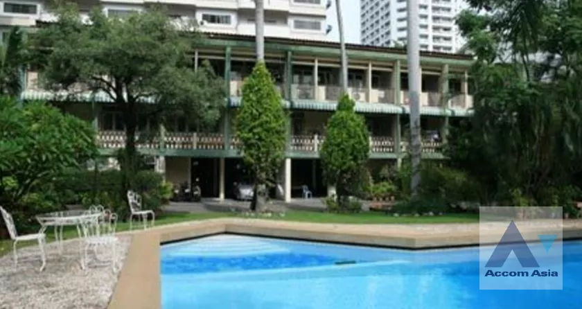 Low Rised Building Apartment  2 Bedroom for Rent BTS Phrom Phong in Sukhumvit Bangkok