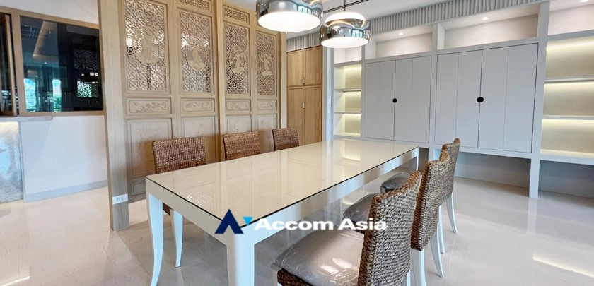  3 Bedrooms  Condominium For Rent in Sathorn, Bangkok  near MRT Lumphini (1512866)