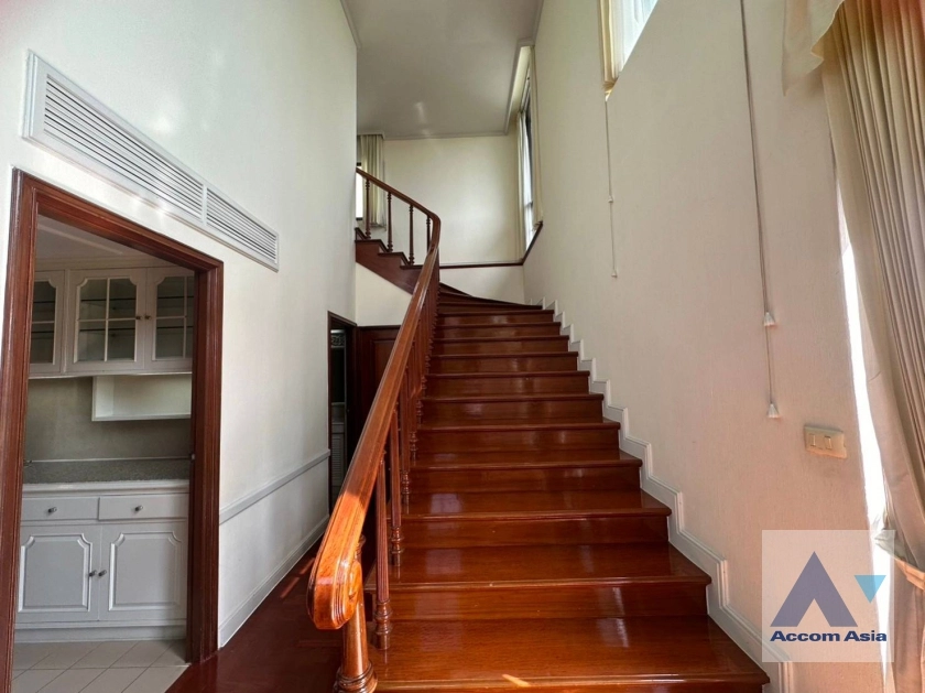 8  3 br Apartment for rent and sale in Sukhumvit ,Bangkok BTS Phrom Phong at Greenery garden and privacy 1412894