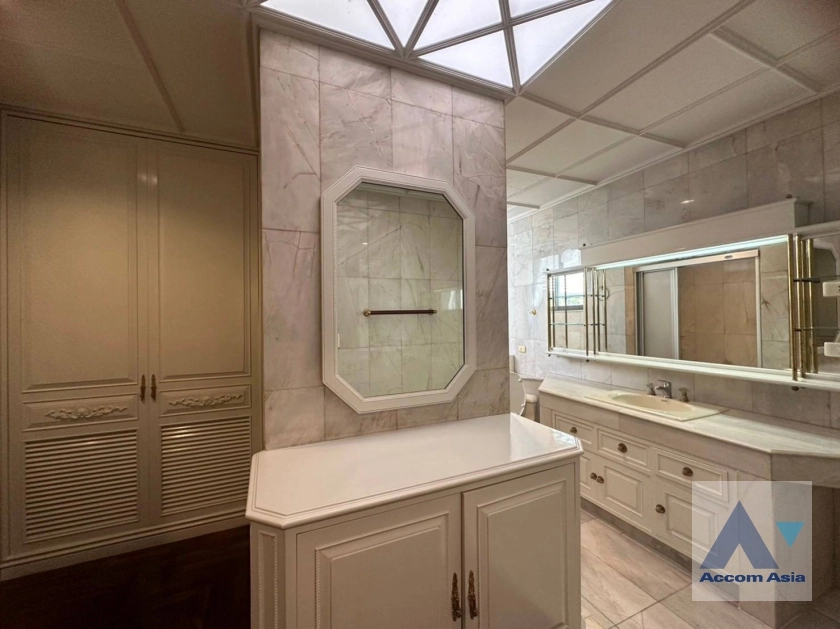 18  3 br Apartment for rent and sale in Sukhumvit ,Bangkok BTS Phrom Phong at Greenery garden and privacy 1412894