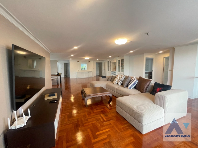 Pet friendly |  Exudes classic comfort Apartment  3 Bedroom for Sale & Rent BTS Phrom Phong in Sukhumvit Bangkok