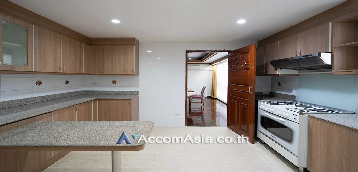 4  3 br Apartment For Rent in Sukhumvit ,Bangkok BTS Nana at Low rise and Peaceful 1512903