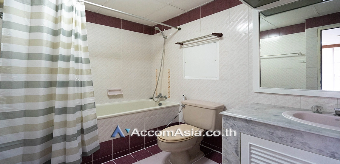 11  3 br Apartment For Rent in Sukhumvit ,Bangkok BTS Nana at Low rise and Peaceful 1512903