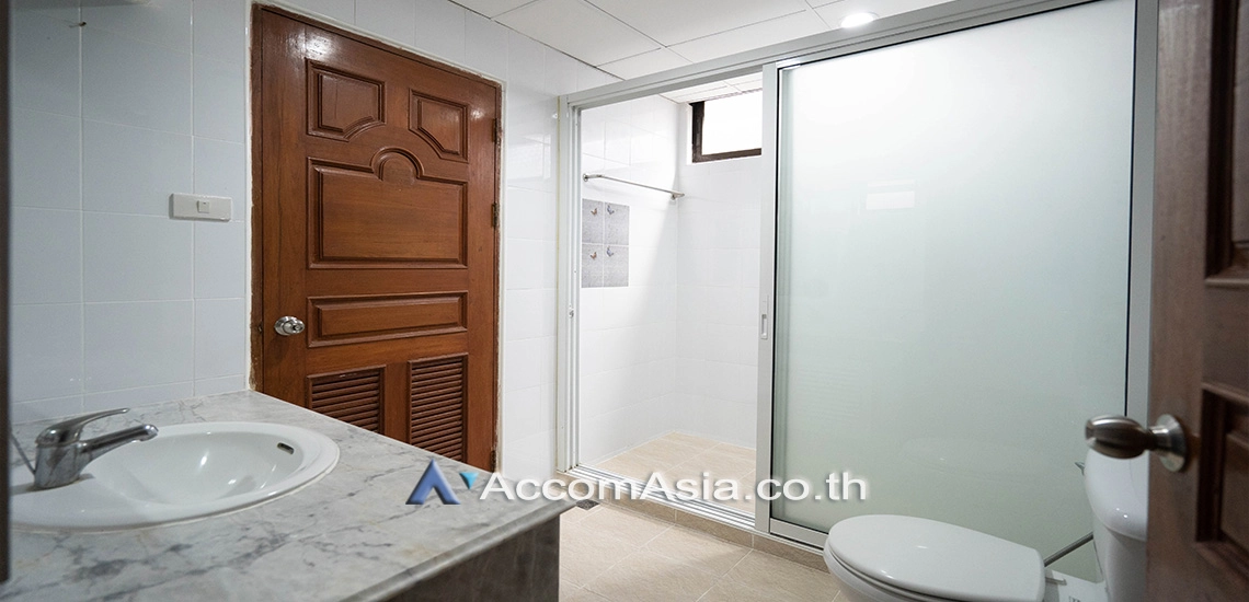 12  3 br Apartment For Rent in Sukhumvit ,Bangkok BTS Nana at Low rise and Peaceful 1512903