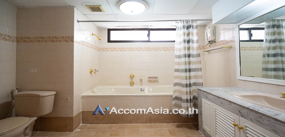 10  3 br Apartment For Rent in Sukhumvit ,Bangkok BTS Nana at Low rise and Peaceful 1512903