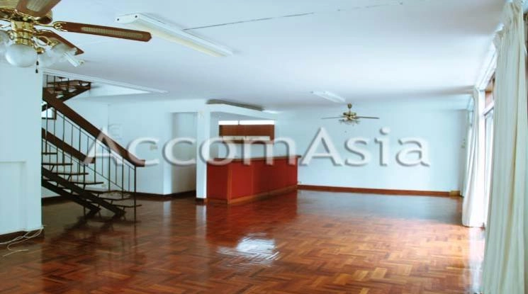 unit 3 Bedrooms  House For Rent in Sukhumvit, Bangkok  near BTS Phrom Phong (2312955)