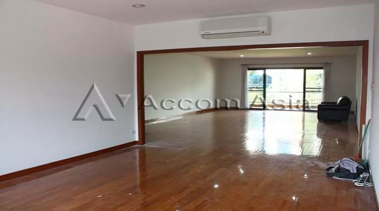  4 Bedrooms  Apartment For Rent in Sathorn, Bangkok  near BTS Sala Daeng - MRT Lumphini (20565)