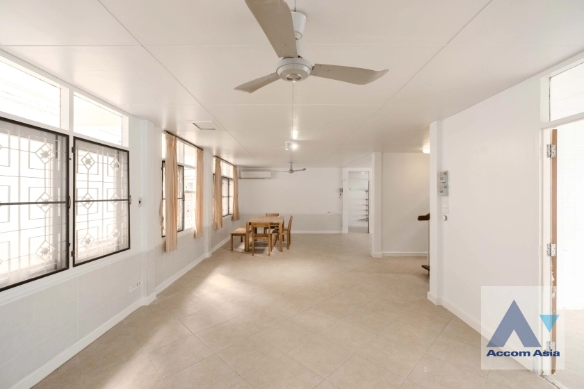  1  3 br House For Rent in Ploenchit ,Bangkok BTS Ploenchit 1713048