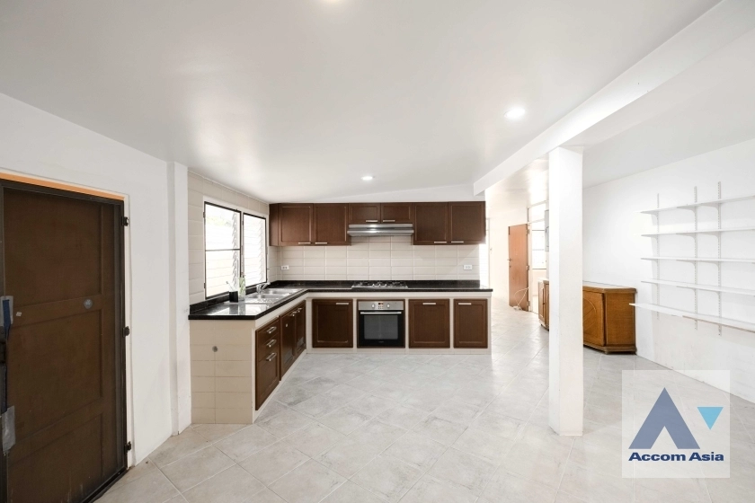 8  3 br House For Rent in Ploenchit ,Bangkok BTS Ploenchit 1713048