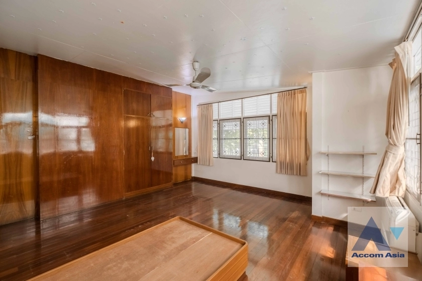 13  3 br House For Rent in Ploenchit ,Bangkok BTS Ploenchit 1713048