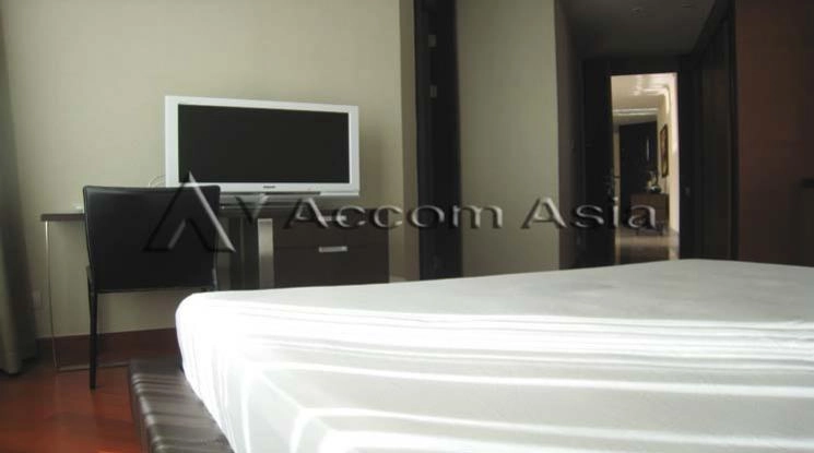 unit 2 Bedrooms  Condominium For Rent in Silom, Bangkok  near BTS Chong Nonsi - BRT Arkhan Songkhro (1513077)