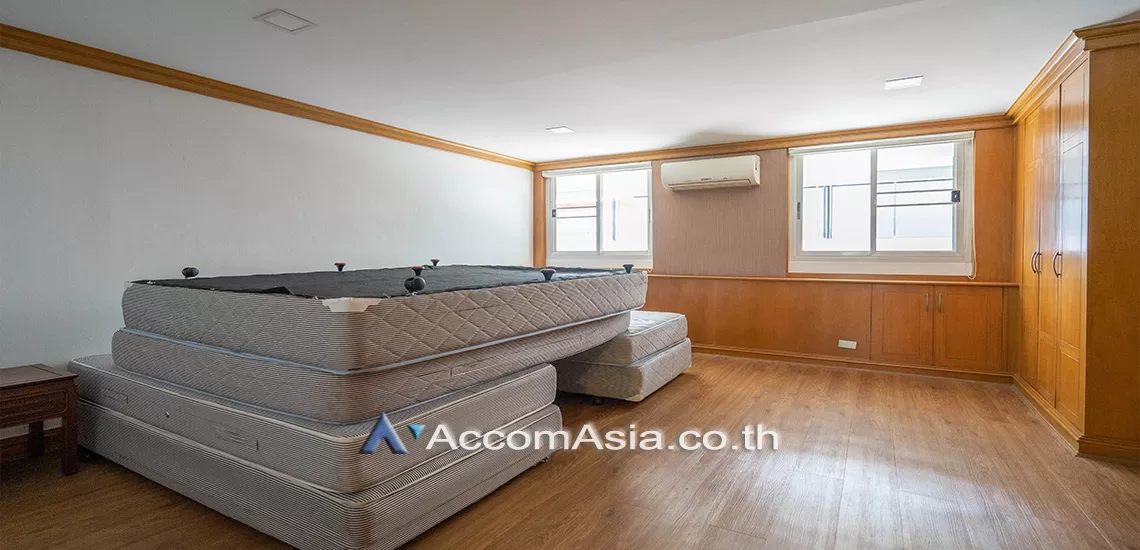 10  3 br Apartment For Rent in Sathorn ,Bangkok BTS Chong Nonsi at The Lush Greenery Residence 1413089