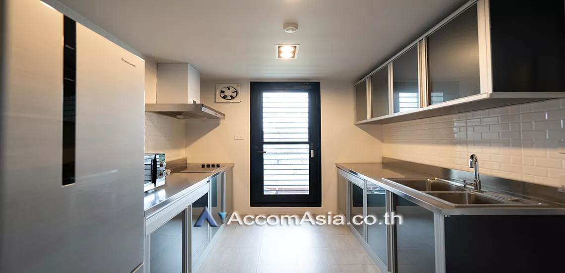 Pet friendly |  3 Bedrooms  Apartment For Rent in Sukhumvit, Bangkok  near BTS Asok - MRT Sukhumvit (1413167)
