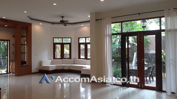  Peaceful Compound House  4 Bedroom for Rent   in Ratchadaphisek Bangkok