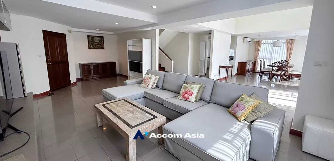 Duplex Condo, Pet friendly |  Prestige 49 Condominium  3 Bedroom for Rent BTS Thong Lo in Sukhumvit Bangkok