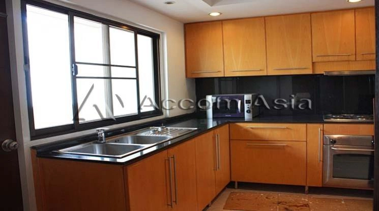 unit 3 Bedrooms  Apartment For Rent in Sukhumvit, Bangkok  near BTS Phrom Phong (1413228)