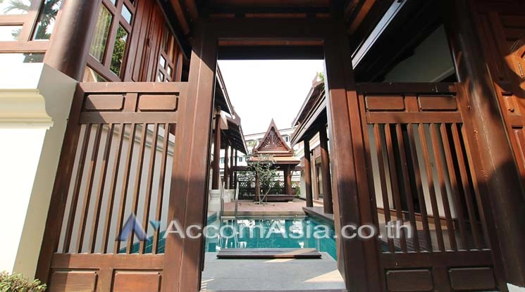  2  4 br House for rent and sale in Sukhumvit ,Bangkok BTS Ekkamai at The classical charming 50068