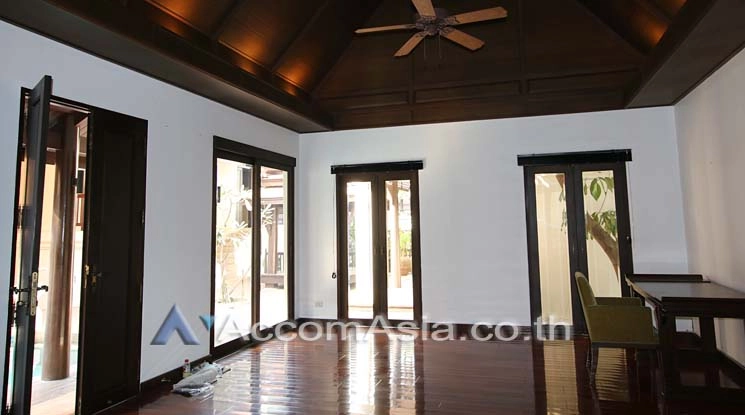 unitPrivate Swimming Pool |  4 Bedrooms  House For Rent & Sale in Sukhumvit, Bangkok  near BTS Ekkamai (50068)