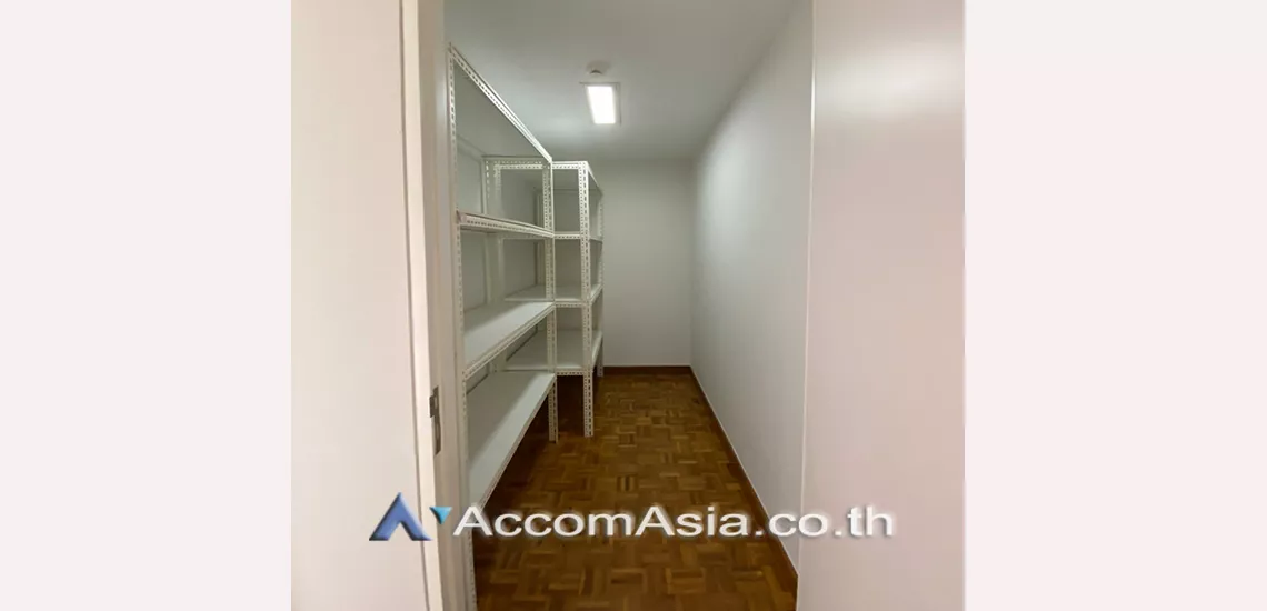 15  4 br Apartment For Rent in Sathorn ,Bangkok BTS Chong Nonsi at Cozy Low-Rise Apartment in a Premium Compound 1413277