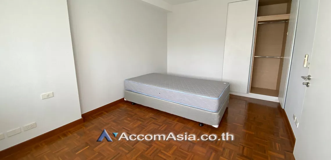 8  4 br Apartment For Rent in Sathorn ,Bangkok BTS Chong Nonsi at Low rise - Cozy Apartment 1413277