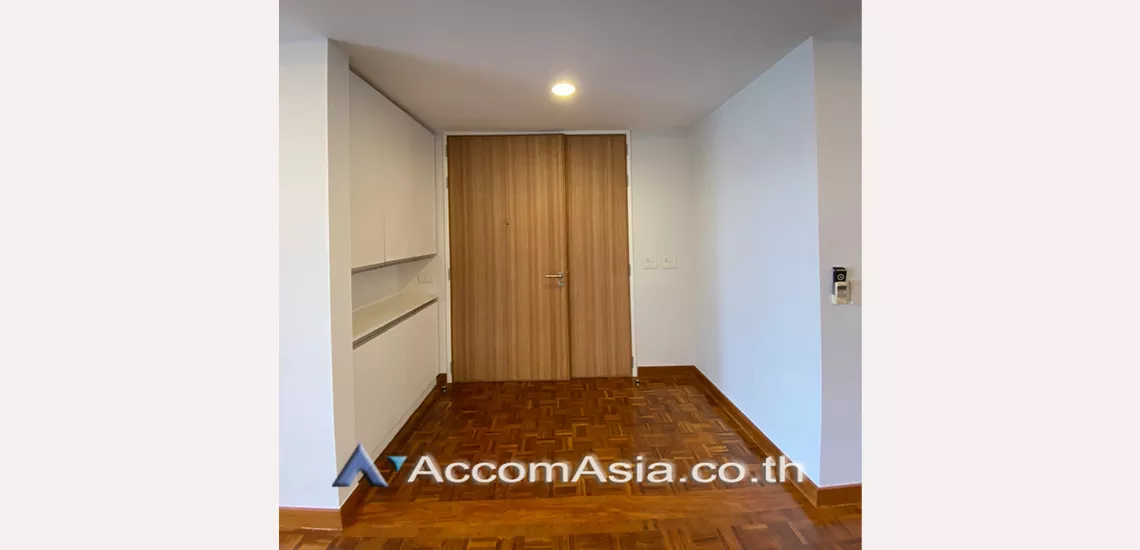 10  4 br Apartment For Rent in Sathorn ,Bangkok BTS Chong Nonsi at Cozy Low-Rise Apartment in a Premium Compound 1413277