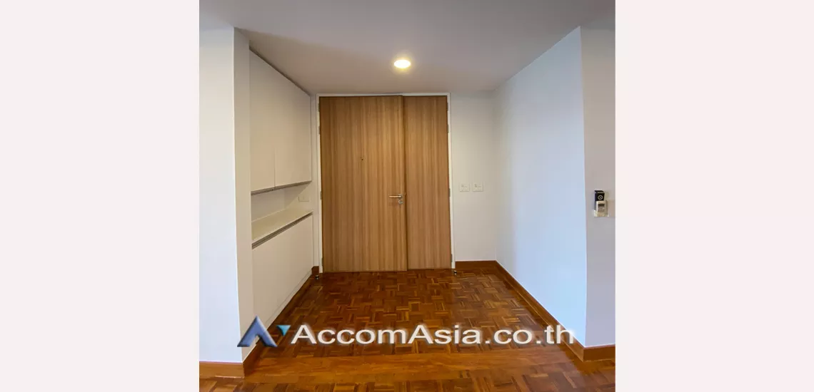 10  4 br Apartment For Rent in Sathorn ,Bangkok BTS Chong Nonsi at Low rise - Cozy Apartment 1413277