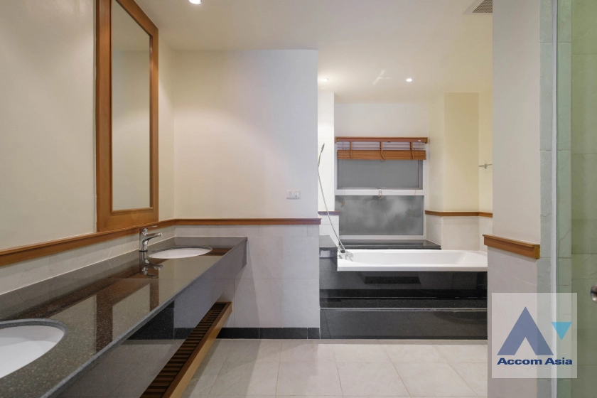 13  3 br Apartment For Rent in Sathorn ,Bangkok BTS Chong Nonsi at Quality Of Living 1413286