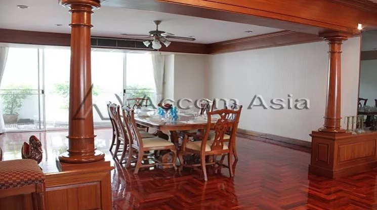 unit 4 Bedrooms  Apartment For Rent in Sukhumvit, Bangkok  near BTS Asok - MRT Sukhumvit (1513313)