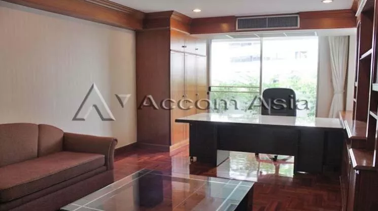  4 Bedrooms  Apartment For Rent in Sukhumvit, Bangkok  near BTS Asok - MRT Sukhumvit (1513313)