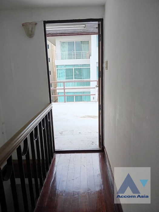 11  7 br Townhouse for rent and sale in Sukhumvit ,Bangkok BTS Ekkamai 2513324