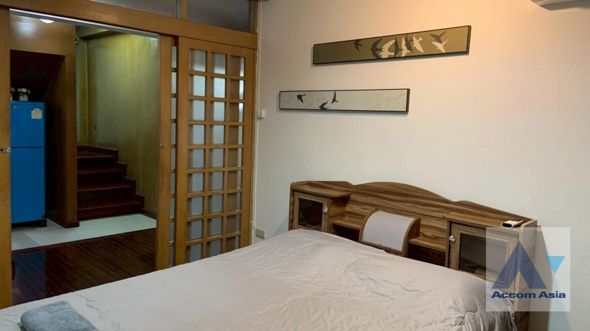 19  7 br Townhouse for rent and sale in Sukhumvit ,Bangkok BTS Ekkamai 2513324