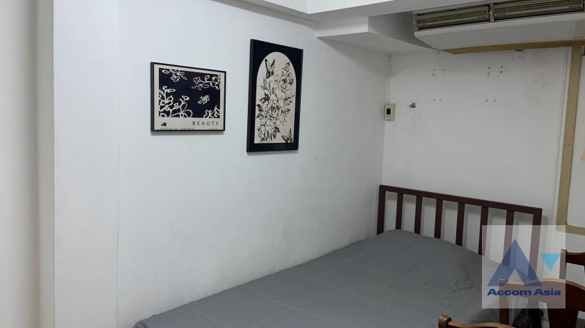 17  7 br Townhouse for rent and sale in Sukhumvit ,Bangkok BTS Ekkamai 2513324