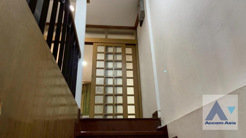 9  7 br Townhouse for rent and sale in Sukhumvit ,Bangkok BTS Ekkamai 2513324