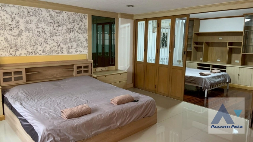 31  7 br Townhouse for rent and sale in Sukhumvit ,Bangkok BTS Ekkamai 2513324