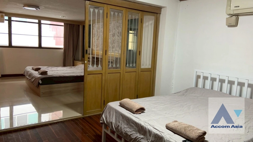 30  7 br Townhouse for rent and sale in Sukhumvit ,Bangkok BTS Ekkamai 2513324